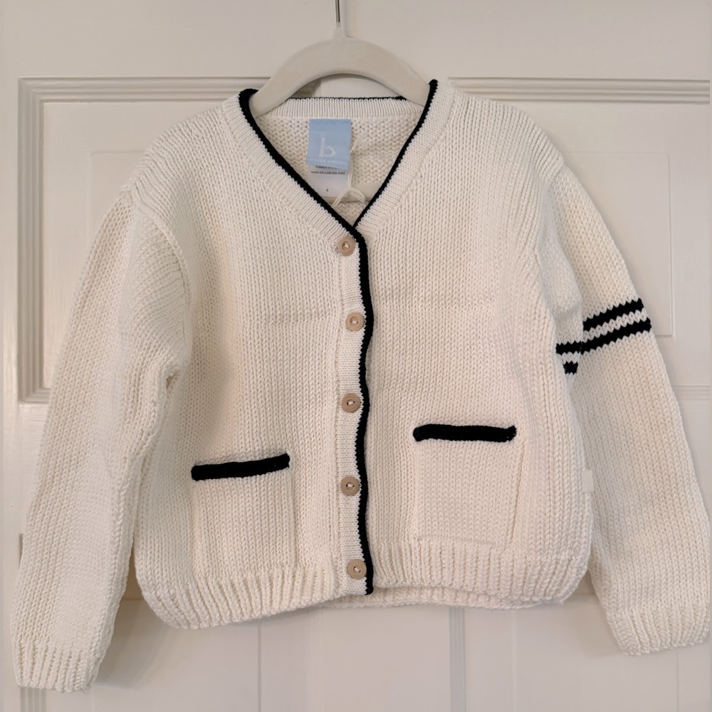 NWT Bella Bliss Unisex Sweater,  Size 4
